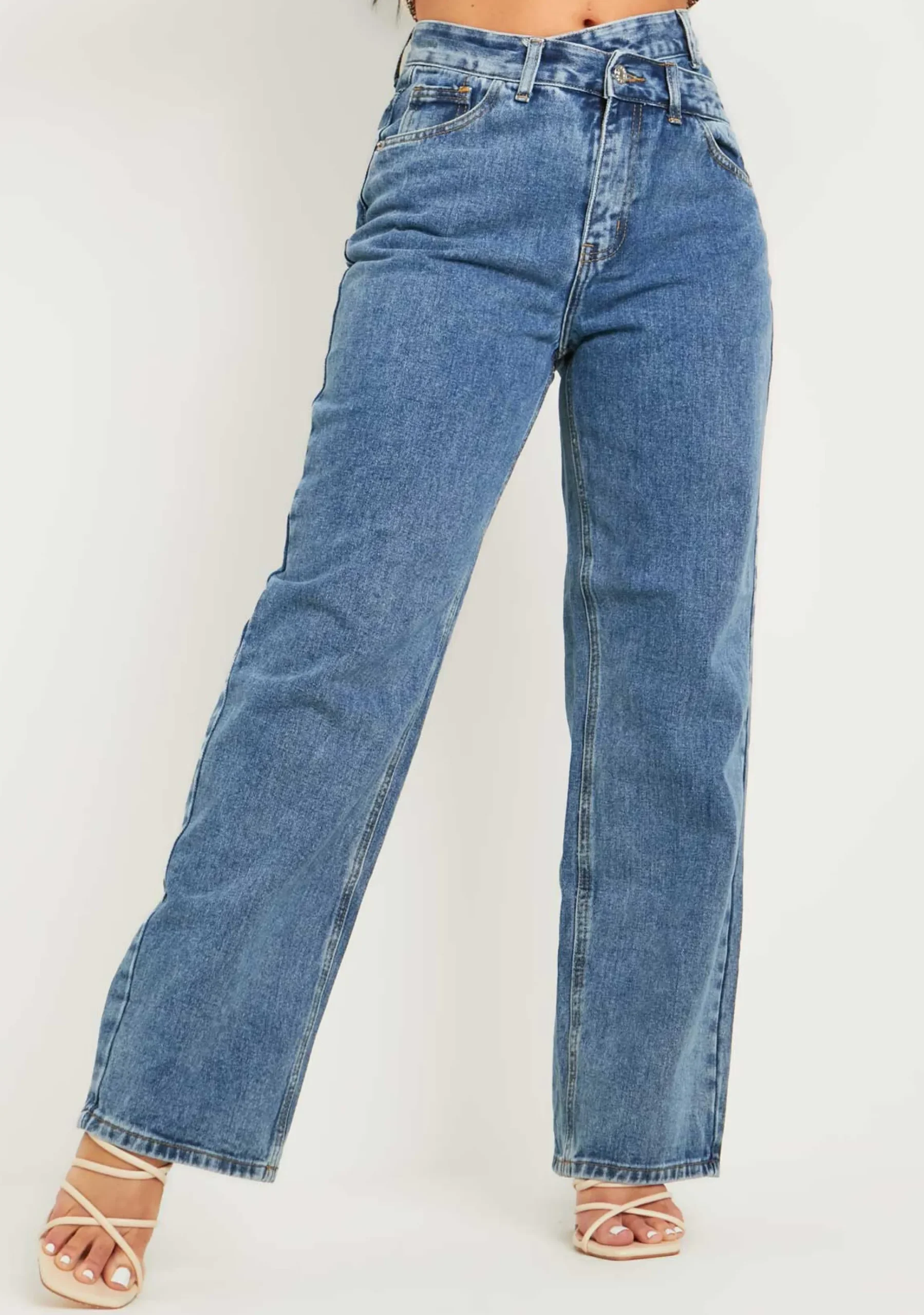 Elise Mid Wash Waist Button Detail Loose Fit Straight Leg Jeans^Missy Empire Best Sale
