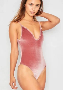 Regan Pink Velvet Plunge Bodysuit^Missy Empire Fashion